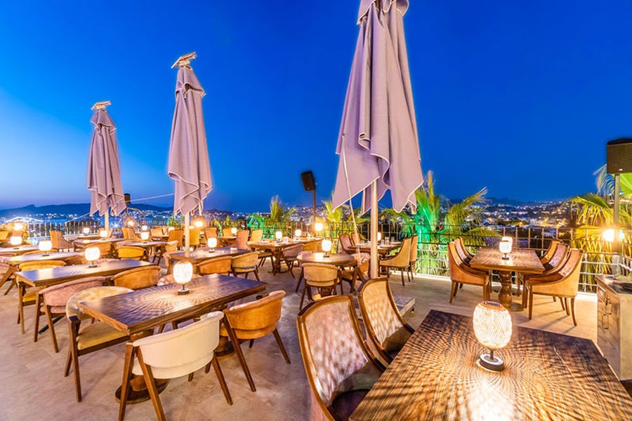 LA BOMBIEN RESTAURANT
