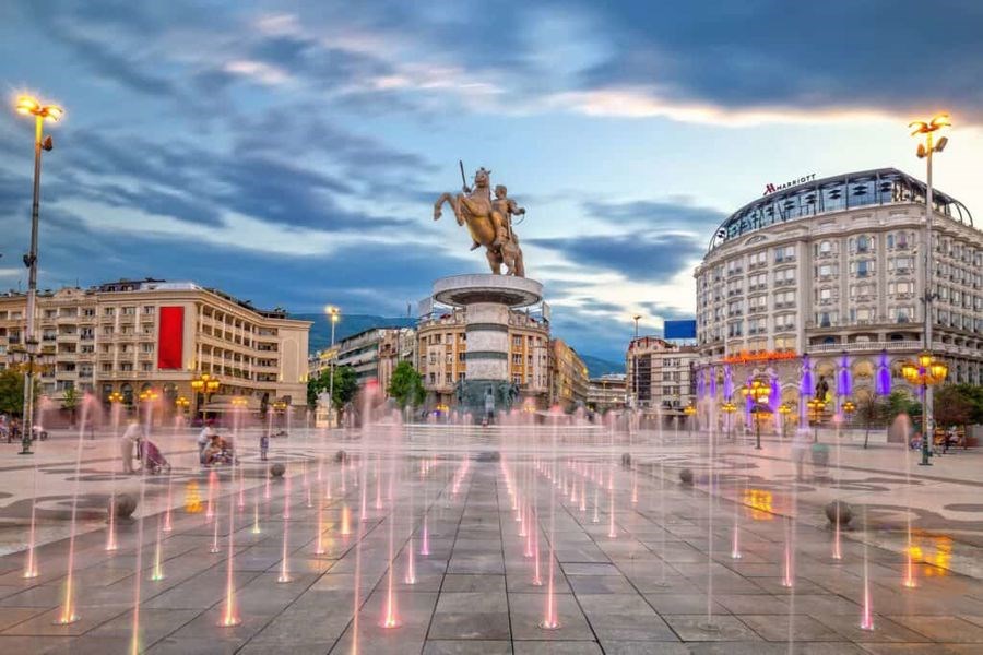 Kosovalı Büyük Balkanlar Yılbaşı Özel THY ile Ekstra Turlar ve Akşam Yemekleri Dahil SKP-PRN