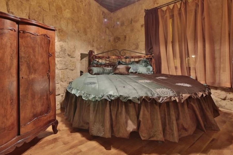 Golden Cave Suites