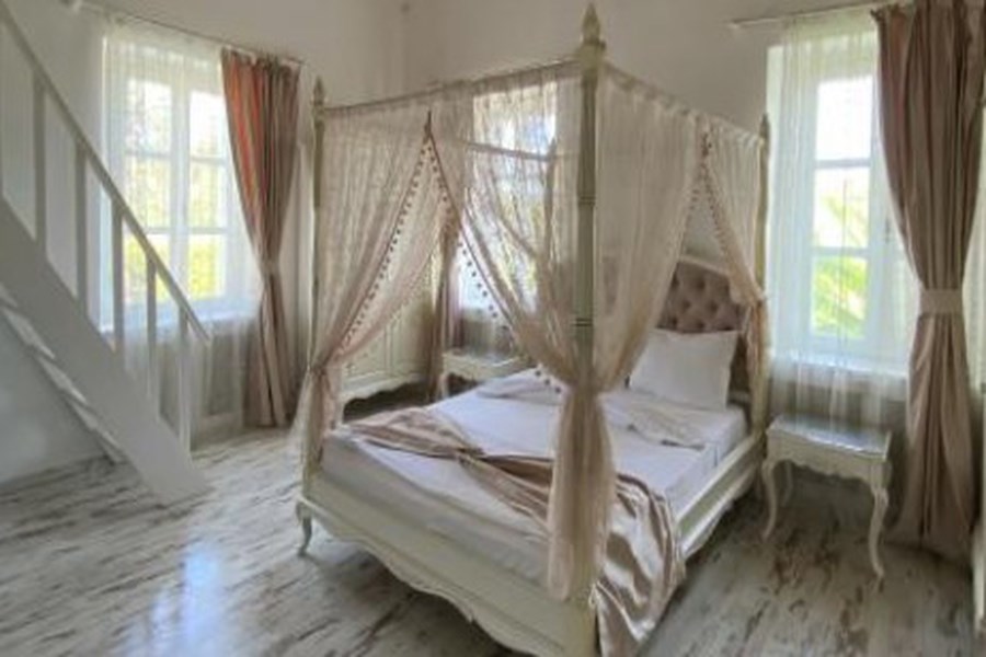 Alaçatı Roka Taş Otel