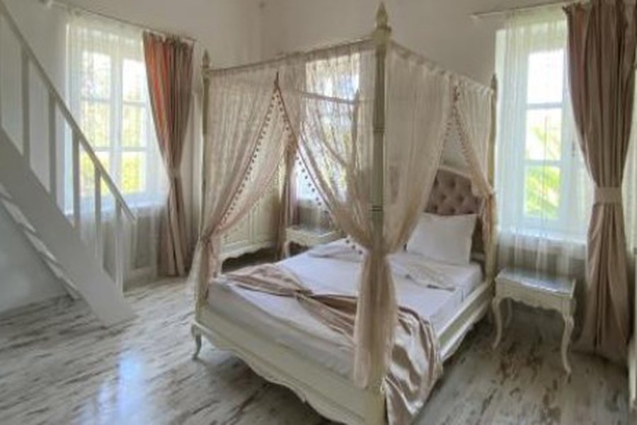 Alaçatı Roka Taş Otel