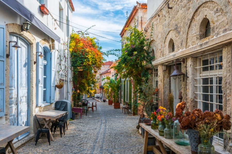 Renkli Sokaklar Lezzetli Tatlar Alaçatı Festivalleri ile Dolu Dolu Bir Tatil