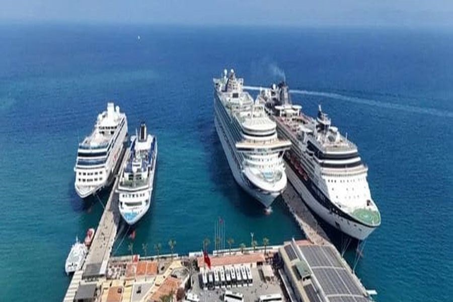 Kuşadası’na Bir Günde 7 Binden Fazla Turist Akını