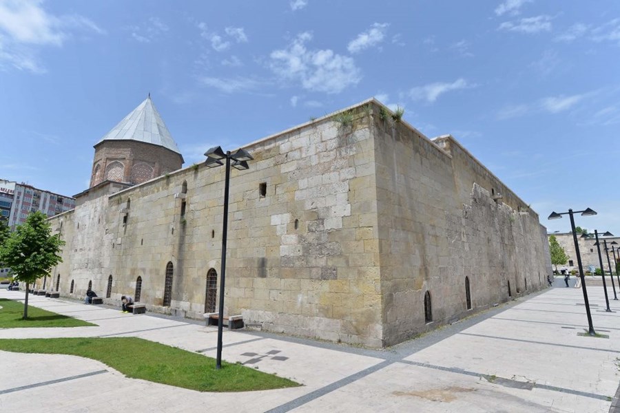 Kütür Turlarında Farklı Bir Keşif Rotası Kemaliye Divriği Turu