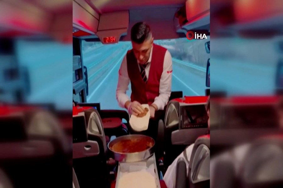 Şehirlerarası Otobüste Çiğköfte İkramı: Yolculuk Keyfi Arttı!