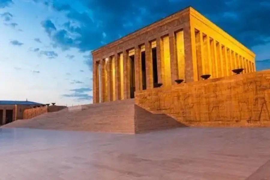 Geçmişe Yolculuk: Mega Kentlerin Tarihi Zenginliklerini Keşfedin!