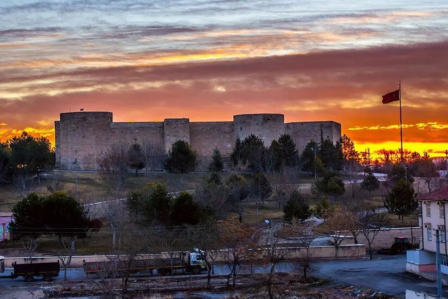 Taşların Diliyle Anlatılan Şehir Karamanın Sessiz Hikayesi