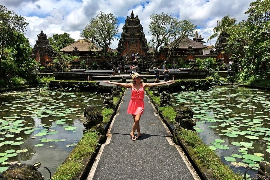 Endonezya, Bali’ye Gelen Turistlere Dijital Vergi Uygulamasını Başlattı