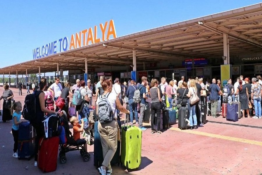 Antalya’ya Günde 100 Bin Turist Geliyor!!!
